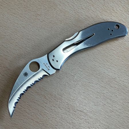 Spyderco Harpy - C08 - VG-10 Serrated Hawksbill Blade