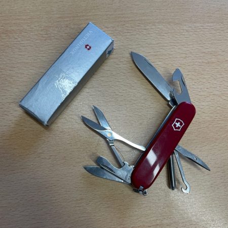 Victorinox Fieldmaster Knife in Red